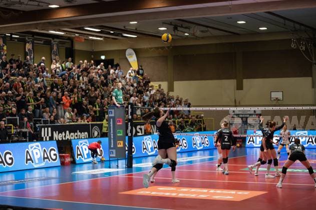 Aachen, Germany, October 02, 2024: Susan Schut (6 Ladies in Black Aachen) serves during the 1. Bundesliga Frauen game between Ladies in Black Aachen and SC Potsdam at the Hexenkessel in Aachen, Germany (Martin Pitsch SPP) Copyright: xMartinxPitschx xSPPx spp-en-MaPiSp-20241002_DSC8157-Enhanced-NR_NIKON Z 6_20241002-LIBvSCP
