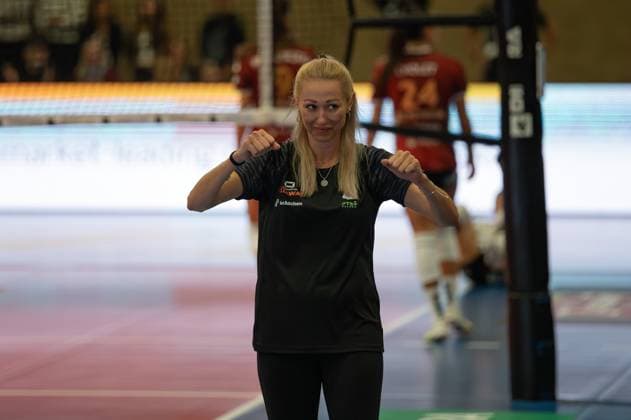 Aachen, Germany, October 02, 2024: Mareike Hindriksen (Head Coach of Ladies in Black Aachen) during the 1. Bundesliga Frauen game between Ladies in Black Aachen and SC Potsdam at the Hexenkessel in Aachen, Germany (Martin Pitsch SPP) Copyright: xMartinxPitschx xSPPx spp-en-MaPiSp-20241002_DSC8219-Enhanced-NR_NIKON Z 6_20241002-LIBvSCP