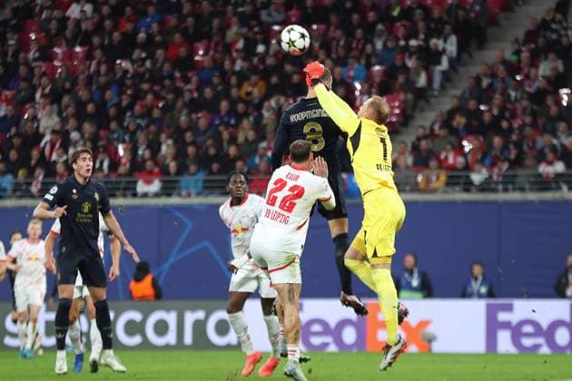 Champions League, Round of 16 RB Leipzig vs Juventus Turin, 02 10 24 Goalkeeper Peter Gulacsi 1, RB Leipzig clears against Teun Koopmeiners 8, Juventus Turin Football, UEFA Champions League, Season 2024 2025 RB Leipzig vs Juventus Turin on 02 10 24 at Red Bull Arena, Leipzig Copyright: xBEAUTIFULxSPORTS JanxKaeferx