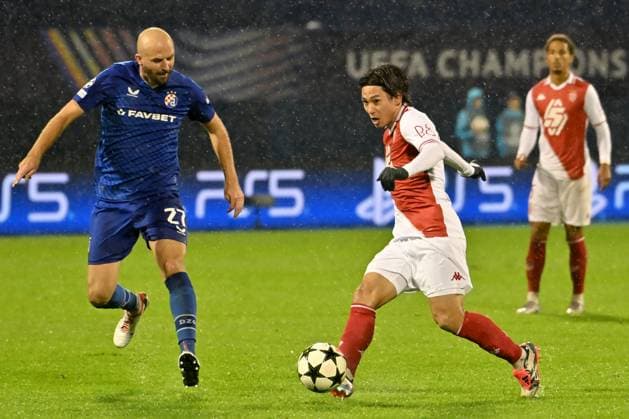 Takumi Minamino of Monaco (C) in action against Josip Misic of Dinamo Zagreb (L) during the UEFA Champions League, League phase football match between Dinamo Zagreb and Monaco FOOTBALL : Dinamo Zagreb vs AS Monaco - UEFA Ligue des Champions 2024 2025 - 02 10 2024 IgorKupljenik Panoramic 
