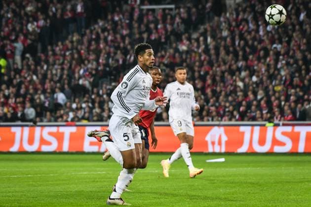 Champions League Lille vs Real Madrid FA Real Madrid’s midfielder Jude Bellingham runs with the ball during the UEFA Champions League football match between LOSC Lille and Real Madrid CF at the Pierre Mauroy Stadium in Lille on October 2, 2024. Photo by Firas Abdullah ABACAPRESS.COM Paris Ile-de-France France  Copyright: xAbdullahxFiras ABACAx