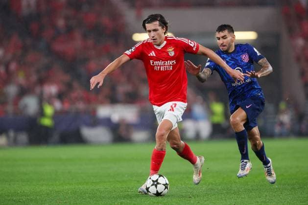 Portugal, Lisbon 2 October 2024 Uefa Champions League phase 2024 25 Matchday 2, S L Benfica Atletico de Madrid v l , Alvaro Fernandez Carreras S L Benfica , Nahuel Molina AtlÃ tico Madrid , duel, action, action, Battles for the Ball Copyright: JoaquimxFerreira
