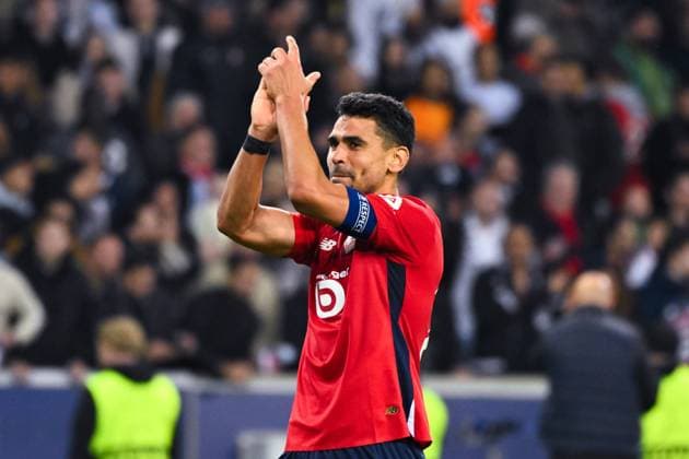 Benjamin Andre ( 21 - Lille ) applauds the fans following the UEFA Champions League match between Lille OSC and Real Madrid CF at Stade Pierre Mauroy on October 02, 2024 in Lille, France. ( Photo by federico pestellini panoramic ) - FOOTBALL : Lille vs Real Madrid - Ligue des Champions - 02 10 2024 FedericoPestellini Panoramic 