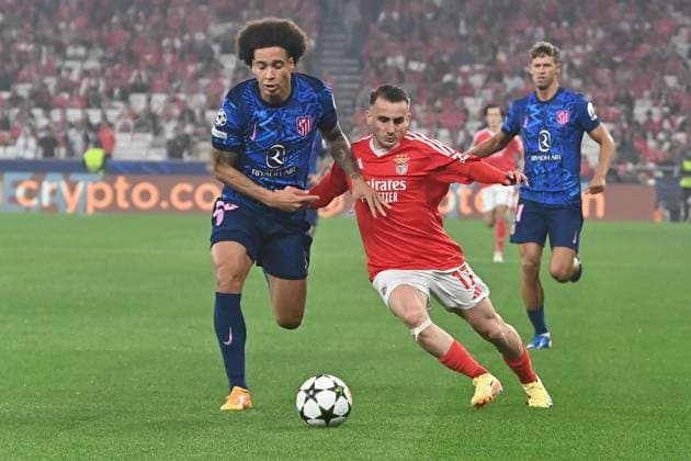 Portugal, Lisbon 2 October 2024 Uefa Champions League phase 2024 25 Matchday 2, S L Benfica Atletico de Madrid v l , Axel Witsel AtlÃ tico Madrid , Kerem Aktürkoglu S L Benfica , duel, action, action, Battles for the Ball Copyright: JoaquimxFerreira
