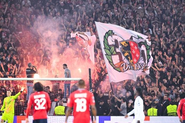 Fans of Lille during the UEFA Champions League match between Lille OSC and Real Madrid CF at Stade Pierre Mauroy on October 02, 2024 in Lille, France. ( Photo by federico pestellini panoramic ) - FOOTBALL : Lille vs Real Madrid - Ligue des Champions - 02 10 2024 FedericoPestellini Panoramic 