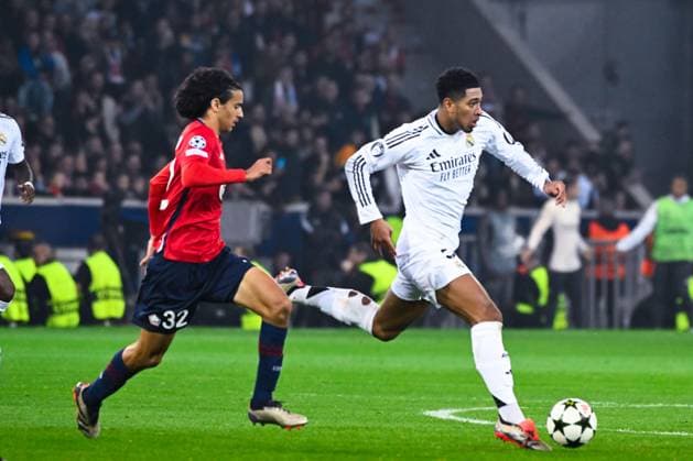 Jude Bellingham ( 5 - Real Madrid ) and Ayyoub BOUADDI ( 32 - Lille ) during the UEFA Champions League match between Lille OSC and Real Madrid CF at Stade Pierre Mauroy on October 02, 2024 in Lille, France. ( Photo by federico pestellini panoramic ) - FOOTBALL : Lille vs Real Madrid - Ligue des Champions - 02 10 2024 FedericoPestellini Panoramic 