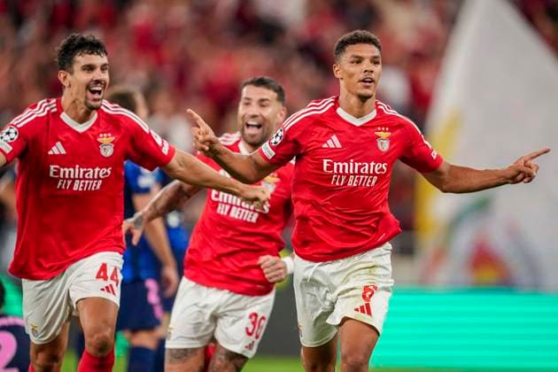 Alexander Bah of Benfica celebrates after scoring a goal during the UEFA Champions League 2024 25 football match between SL Benfica and Atletico Madrid at Estadio da Luz in Lisbon, Portugal (Pedro Loureiro SPP) Copyright: xPedroxLoureiro SPPx spp-en-PeLo-pedroloureirobenxmad716