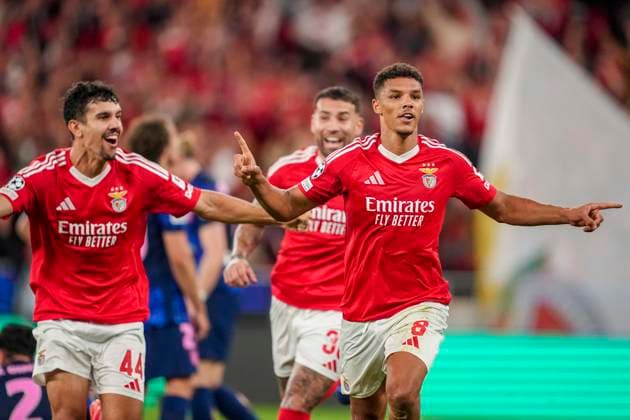 Alexander Bah of Benfica celebrates after scoring a goal during the UEFA Champions League 2024 25 football match between SL Benfica and Atletico Madrid at Estadio da Luz in Lisbon, Portugal (Pedro Loureiro SPP) Copyright: xPedroxLoureiro SPPx spp-en-PeLo-pedroloureirobenxmad715