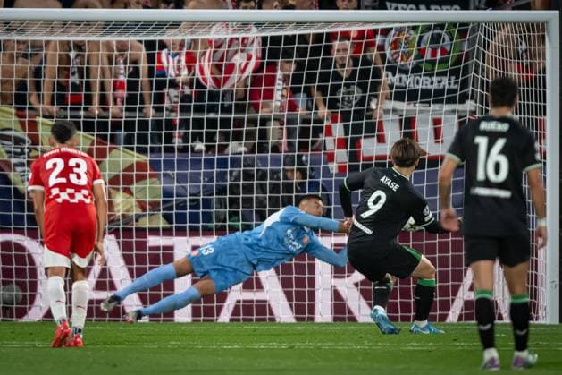 Goalkeeper Paulo Gazzaniga (Girona FC) stop penalty shoot during a UEFA Champions League match between Girona FC and Feyenoord at Estadi Municipal de Montilivi in Girona, Girona, Spain, on October 02 2024. Photo by Felipe Mondino  Copyright: xFelipexMondino IPAxSportx xipa-ax xx IPA_50282863 IPA_Agency_IPA50282863