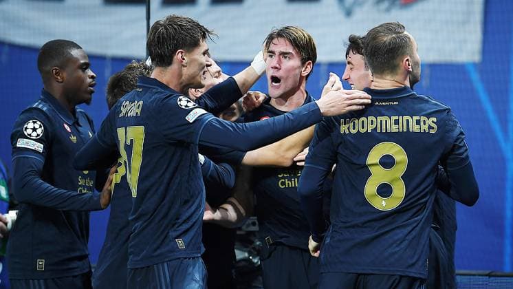 Soccer UEFA Champions League, Season 2024 2025, Group stage, Matchday 2, RB Leipzig vs Juventus Turin 02 10 2024 2 3 1 0 Goalscorer Dusan Vlahovic Center forward Juventus Turin, shirt number 9 center right celebrates with teammates his goal for the interim 1 1 during the match RB Leipzig vs Juventus Turin 02 10 2024 With Vlahovic cheering among others Pierre Kalulu Center back Juventus Turin, No. 15 , Vasilije Adzic Attacking midfield Juventus Turin, No. 17 , Teun Koopmeiners Attacking midfield Juventus Turin, No. 8 Leipzig Saxony Germany Red Bull Arena
