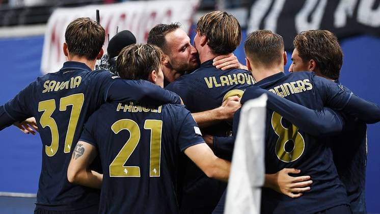 Soccer UEFA Champions League, Season 2024 2025, Group stage, Matchday 2, RB Leipzig v Juventus Turin 02 10 2024 2 3 1 0 Goalscorer Dusan Vlahovic Center forward Juventus Turin, shirt number 9 2 v re celebrates with teammates his goal for the interim 1 1 during the match RB Leipzig v Juventus Turin 02 10 2024 With Vlahovic cheering among others Francisco Conceição Right winger Juventus Turin, shirt number 7 , Nicolò Savona Right-back Juventus Turin, shirt number 37 , Nicolò Fagioli Central midfield Juventus Turin, shirt number 21 , Pierre Kalulu Center-back Juventus Turin, shirt number 15 , Vasilije Adzic Attacking midfield Juventus Turin, shirt number 17 , Teun Koopmeiners Attacking midfield Juventus Turin, shirt number 8 , Kenan Yildiz Hanging point Juventus Turin, shirt number 10 Leipzig Saxony Germany Red Bull Arena