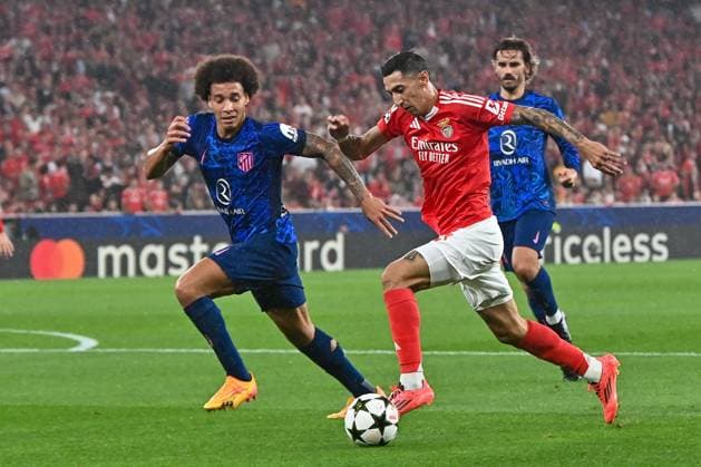 Portugal, Lisbon 2 October 2024 Uefa Champions League phase 2024 25 Matchday 2, S L Benfica Atletico de Madrid v l , Axel Witsel AtlÃ tico Madrid , Angel di Maria S L Benfica , duel, action, action, Battles for the Ball Copyright: JoaquimxFerreira