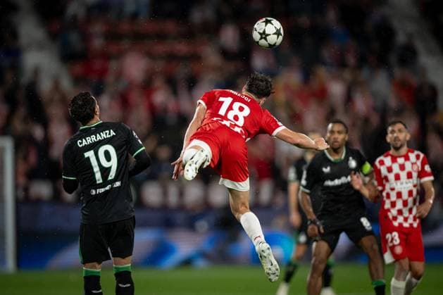 CALCIO - UEFA Champions League - Girona vs Feyenoord Ladislav Krejci (Girona FC) controls the ball during a UEFA Champions League match between Girona FC and Feyenoord at Estadi MunicPhoto by IPA ABACAPRESS.COMl de Montilivi in Girona, Girona, Spain, on October 02 2024. Photo by Felipe Mondino Girona Spain  Copyright: xIPAxSport ABACAx