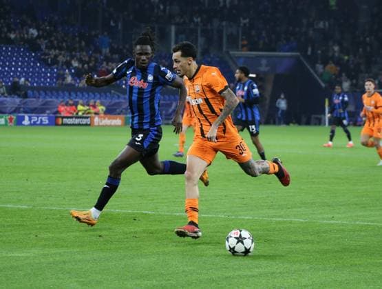 02 10 2024, xgrfx, Football UEFA Champions League, Shakhtar Donetsk Atalanta Bergamo emspor, v l Odilon Kossonou Atalanta Bergamo , Marlon Gomes Shakhtar Donetsk DFL DFB REGULATIONS PROHIBIT ANY USE OF PHOTOGRAPHS as IMAGE SEQUENCES and or QUASI VIDEO Gelsenkirchen