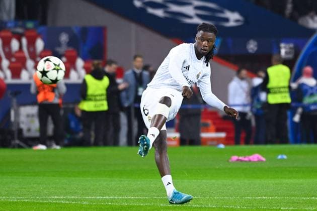 Eduardo Camavinga ( 6 - Real Madrid ) warms up prior to UEFA Champions League match between Lille OSC and Real Madrid CF at Stade Pierre Mauroy on October 02, 2024 in Lille, France. ( Photo by federico pestellini panoramic ) - FOOTBALL : Lille vs Real Madrid - Ligue des Champions - 02 10 2024 FedericoPestellini Panoramic 