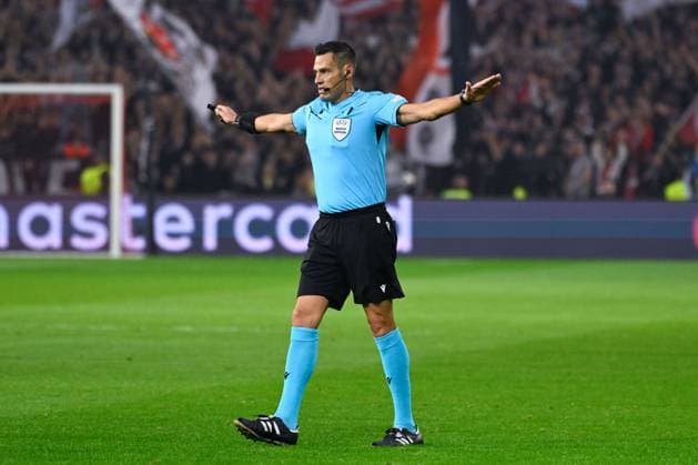 Maurizio Mariani ( referee ) during the UEFA Champions League match between Lille OSC and Real Madrid CF at Stade Pierre Mauroy on October 02, 2024 in Lille, France. ( Photo by federico pestellini panoramic ) - FOOTBALL : Lille vs Real Madrid - Ligue des Champions - 02 10 2024 FedericoPestellini Panoramic 