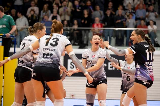 1 Volleyball Bundesliga Women Schwarz Weiss Erfurt vs Dresdner SC Erfurt 02 10 2024 Isabella Noble 5 Schwarz Weiss Erfurt center and team 1 Volleyball Bundesliga Women Schwarz Weiss Erfurt vs Dresdner SC Riethsporthalle Erfurt 02 10 2024 Copyright: xBEAUTIFULxSPORTS Duehringx