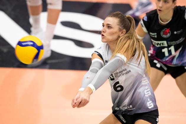 1 Volleyball Bundesliga Women Schwarz Weiss Erfurt vs Dresdner SC Erfurt 02 10 2024 Kira Thomsen 6 Schwarz Weiss Erfurt 1 Volleyball Bundesliga Women Schwarz Weiss Erfurt vs Dresdner SC Riethsporthalle Erfurt 02 10 2024 Copyright: xBEAUTIFULxSPORTS Duehringx