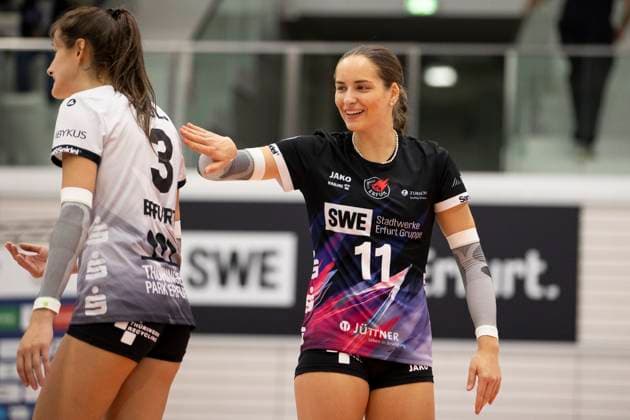 1 Volleyball Bundesliga Women Schwarz Weiss Erfurt vs Dresdner SC Erfurt 02 10 2024 Mia Anna Stauß 11 Schwarz Weiss Erfurt and Ana Krulj 3 Schwarz Weiss Erfurt 1 Volleyball Bundesliga Women Schwarz Weiss Erfurt vs Dresdner SC Riethsporthalle Erfurt 02 10 2024 Copyright: xBEAUTIFULxSPORTS Duehringx