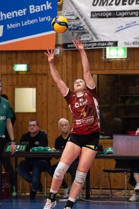 Aachen, Germany, October 02, 2024: Jenna Ewert (4 SC Potsdam) spikes the ball during the 1. Bundesliga Frauen game between Ladies in Black Aachen and SC Potsdam at the Hexenkessel in Aachen, Germany (Martin Pitsch SPP) Copyright: xMartinxPitschx xSPPx spp-en-MaPiSp-20241002_DSC8340-Enhanced-NR_NIKON Z 6_20241002-LIBvSCP