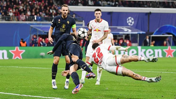 Soccer UEFA Champions League, Season 2024 2025, Group stage, Matchday 2, RB Leipzig vs Juventus Turin 02 10 2024 2 3 1 0 Header duel between David Raum Left defender RB Leipzig, back number 22, 22 right and Nicolò Savona Right defender Juventus Turin, Back number 37 left during the match RB Leipzig vs Juventus Turin 02 10 2024 Federico Gatti Center back Juventus Turin, back number 4 left and Benjamin Sesko Center forward RB Leipzig, back number 30, 30 2 v r look to Leipzig Saxony Germany Red Bull Arena