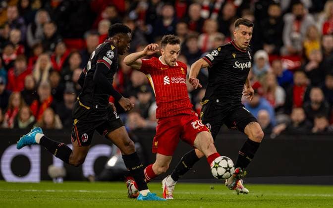 (241003) -- LIVERPOOL, Oct. 3, 2024 -- Liverpool s Diogo Jota (C) competes during the second round match of UEFA Champions League between Liverpool FC and Bologna FC in Liverpool, Britain, Oct. 2, 2024. (SP)BRITAIN-LIVERPOOL-UEFA CHAMPIONS LEAGUE-LIVERPOOL VS BOLOGNA LixYing 