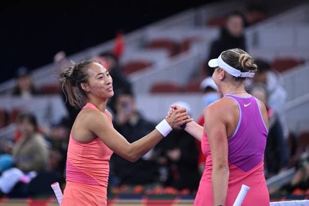 (241003) -- BEIJING, Oct. 3, 2024 -- Zheng Qinwen (L) greets Amanda Anisimova after the women s singles round of 16 match between Amanda Anisimova of the United States and Zheng Qinwen of China at the 2024 China Open tennis tournament in Beijing, China, Oct. 2, 2024. ) (SP)CHINA-BEIJING-TENNIS-CHINA OPEN-WOMEN S SINGLES(CN) ZhangxLong 