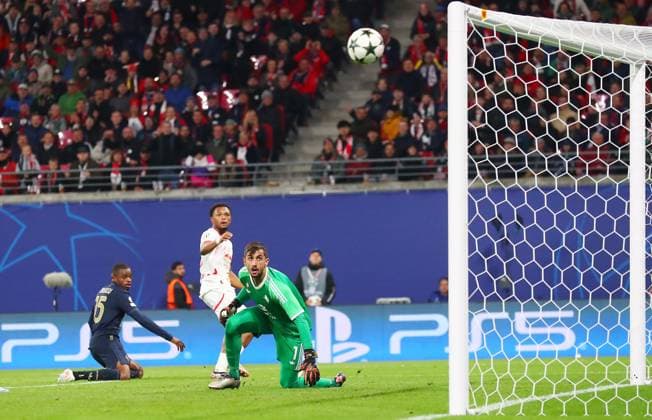 RB Leipzig Juventus Turin Champions League Leipzig, 02 10 2024, Red Bull Arena, Football, UEFA Champions League, Matchday 2 , RB LEIPZIG vs JUVENTUS FC TURIN 2 3 1 0 , Goal chance RB Leipzig In the picture The shot by Lois Openda 11, RB Leipzig just misses the goal by goalkeeper Mattia Perin 1, JUVE , Picture Point