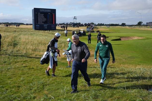 PGA, Golf Herren Tour Commissioner Jay Monahan is followed off the 18th green by LIV Golf & Newcastle United fc Chairman His Excellency Yasir Al Rumayyan. Alfred Dunhill Links Championship 2024, Day One, Golf, The Belfry, Angus and Fife, Scotland, UK - 03 Oct 2024  Copyright: xStuartxWallace Shutterstockx 14751990a