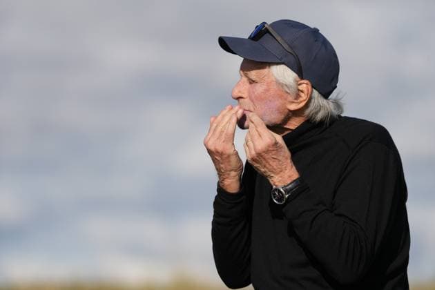 Michael Douglas applies sunscreen at the 2nd tee. Alfred Dunhill Links Championship 2024, Day One, Golf, The Belfry, Angus and Fife, Scotland, UK - 03 Oct 2024  Copyright: xStuartxWallace Shutterstockx 14751990ac