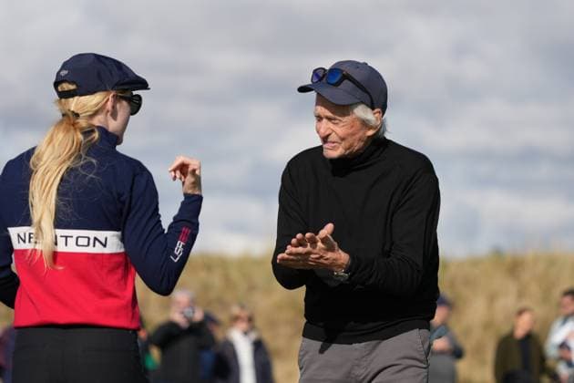Michael Douglas applies sunscreen while chatting with Kathryn Newton at the 2nd tee. Alfred Dunhill Links Championship 2024, Day One, Golf, The Belfry, Angus and Fife, Scotland, UK - 03 Oct 2024  Copyright: xStuartxWallace Shutterstockx 14751990ak