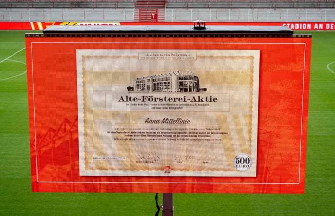 Sport Themen der Woche KW40 Sport Bilder des Tages Fussball, Herren, Saison 2024 2025, 1. Bundesliga, 1. FC Union Berlin, Ordentliche Mitgliederversammlung im Stadion An der Alten Försterei, Der Verein bzw. seine Stadionbetriebs AG legen wie im Jahr 2011 wieder Alte-Försterei-Aktien zum Preis von 500 Euro auf, 03.10. 2024, *** Football, Men, Season 2024 2025, 1 Bundesliga, 1 FC Union Berlin, Ordinary General Meeting at Stadion An der Alten Försterei, The club and its Stadionbetriebs AG are again issuing Alte Försterei shares at a price of 500 euros, as in 2011, 03 10 2024, Copyright: xMatthiasxKochx