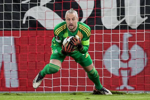 PRAGUE - Ajax goalkeeper Remko Pasveer during the UEFA Europa league match between SK Slavia Prague and Ajax Amsterdam at the Eden Arena on Oct. 3, 2024 in Prague, Czech Republic. ANP JEROEN PUTMANS UEFA Europa League match day 2 2024 25 xVIxANPxSportx xxANPxIVx 510013017 originalFilename: 510013017.jpg