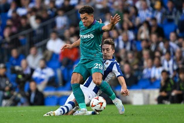 Real Sociedad v RSC Anderlecht - UEFA Europa League SAN SEBASTIAN, SPAIN - OCTOBER 03 : Stroeykens Mario midfielder of RSC Anderlecht and Pacheco Dozagarat Jon defender of Real Sociedad during the UEFA Europa League phase matchday 2 match between Real Sociedad and RSC Anderlecht on October 3, 2024 in San Sebastian, Spain, 03 10 2024 San Sebastian Spain  Copyright: xDhax