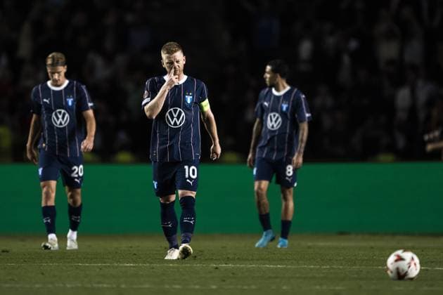 241003 Anders Christiansen of Malmö FF looks dejected after the 1 0 goal during the UEFA Europa League football match between Qarabag and Malmö FF on October 3, 2024 in Baku Photo Petter Arvidson BILDBYRAN kod PA PA0893 fotboll football soccer fotball uefa europa league qarabag malmö ff bbeng depp  Copyright: PETTERxARVIDSON BB241003PA073