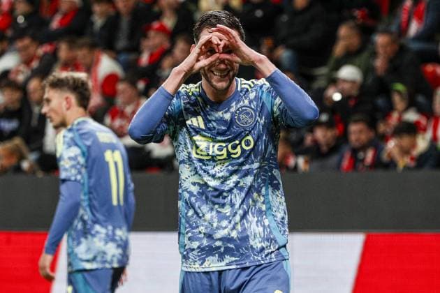 PRAGUE - Branco van den Boomen of Ajax celebrates the 0-1 during the UEFA Europa league match between SK Slavia Prague and Ajax Amsterdam at the Eden Arena on Oct. 3, 2024 in Prague, Czech Republic. ANP JEROEN PUTMANS UEFA Europa League match day 2 2024 25 xVIxANPxSportx xxANPxIVx 510013650 originalFilename: 510013650.jpg