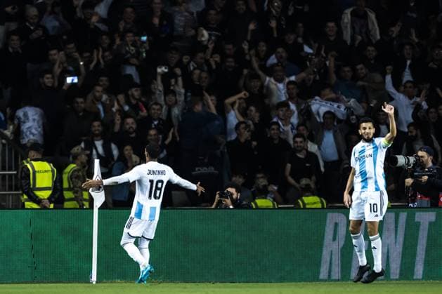 241003 Juninho of Qarabag celebrates the 1 0 goal during the UEFA Europa League football match between Qarabag and Malmö FF on October 3, 2024 in Baku Photo Petter Arvidson BILDBYRAN kod PA PA0893 fotboll football soccer fotball uefa europa league qarabag malmö ff bbeng jubel  Copyright: PETTERxARVIDSON BB241003PA075