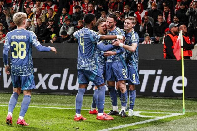 PRAGUE - Ajax players celebrate Branco van den Boomen of Ajax s 0-1 during the UEFA Europa league match between SK Slavia Prague and Ajax Amsterdam at the Eden Arena on Oct. 3, 2024 in Prague, Czech Republic. ANP JEROEN PUTMANS UEFA Europa League match day 2 2024 25 xVIxANPxSportx xxANPxIVx 510013714 originalFilename: 510013714.jpg