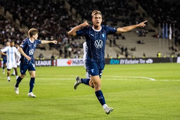 241003 Erik Botheim of Malmö FF celebrates after scoring the 1 1 goal during the UEFA Europa League football match between Qarabag and Malmö FF on October 3, 2024 in Baku Photo Petter Arvidson BILDBYRAN kod PA PA0893 fotboll football soccer fotball uefa europa league qarabag malmö ff bbeng  Copyright: PETTERxARVIDSON BB241003PA081