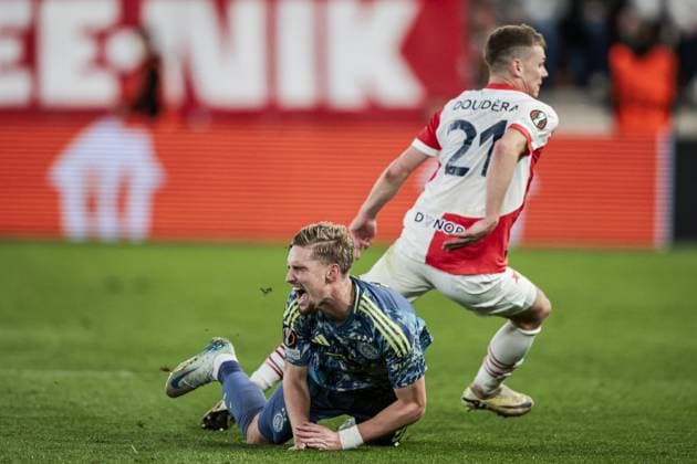 PRAGUE - (l-r) Kenneth Taylor of Ajax, David Doudera of Slavia Prague during the UEFA Europa league match between SK Slavia Prague and Ajax Amsterdam at the Eden Arena on Oct. 3, 2024 in Prague, Czech Republic. ANP JEROEN PUTMANS UEFA Europa League match day 2 2024 25 xVIxANPxSportx xxANPxIVx 510014969 originalFilename: 510014969.jpg