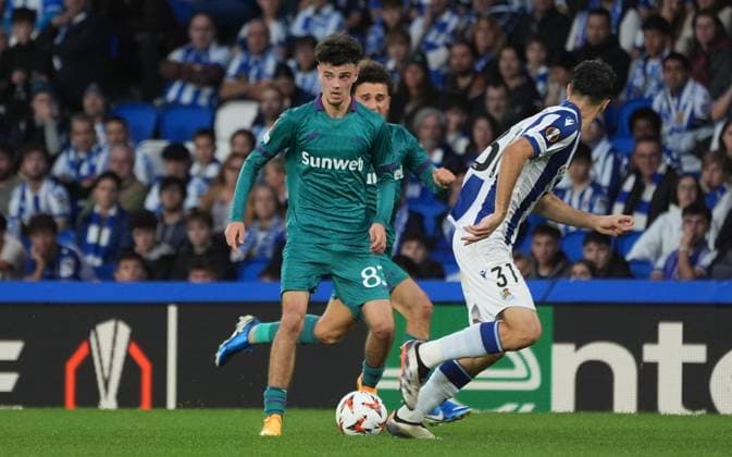 Anderlecht s Tristan Degreef fights for the ball during a soccer match between Belgian team RSC Anderlecht and Spanish team Real Sociedad, Thursday 03 October 2024 in San Sebastian, Spain, on the second day of the UEFA Europa League tournament. JOMAxGARCIAxIxGISBERT  x101875565x