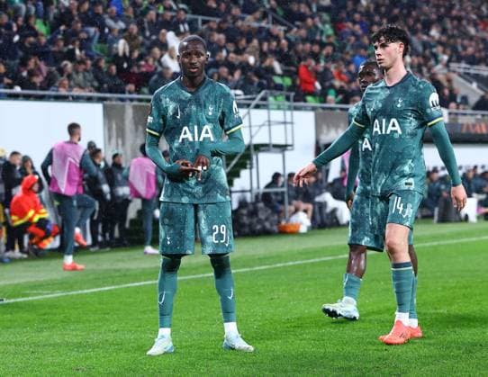 Pape Sarr of Tottenham Hotspur celebrates scoring the opening goal Ferencvaros v Tottenham Hotspur, UEFA Europa League, Group Stage, Football, Groupama Arena, Budapest, Hungary, 03 Oct 2024 EDITORIAL USE ONLY No use with unauthorised audio, video, data, fixture lists, club league logos or live services. Online in-match use limited to 120 images, no video emulation. No use in betting, games or single club league player publications.  Copyright: xMichaelxZemanek Shutterstockx 14750796n