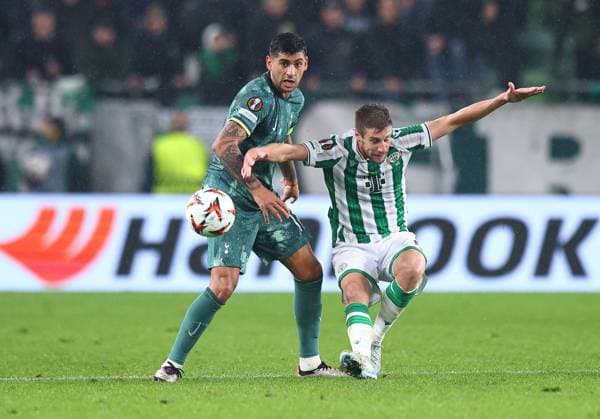 Cristian Romero of Tottenham Hotspur competes for the ball with Barnabas Varga of Ferencvaros Ferencvaros v Tottenham Hotspur, UEFA Europa League, Group Stage, Football, Groupama Arena, Budapest, Hungary, 03 Oct 2024 EDITORIAL USE ONLY No use with unauthorised audio, video, data, fixture lists, club league logos or live services. Online in-match use limited to 120 images, no video emulation. No use in betting, games or single club league player publications.  Copyright: xMichaelxZemanek Shutterstockx 14750796r