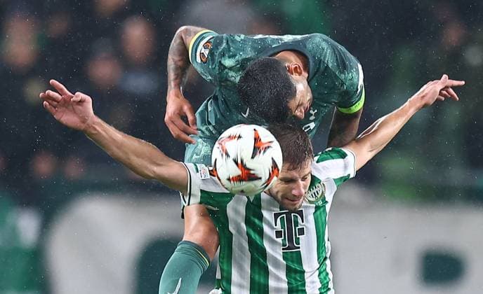 Sport Bilder des Tages Cristian Romero of Tottenham Hotspur competes for the ball with Barnabas Varga of Ferencvaros Ferencvaros v Tottenham Hotspur, UEFA Europa League, Group Stage, Football, Groupama Arena, Budapest, Hungary, 03 Oct 2024 EDITORIAL USE ONLY No use with unauthorised audio, video, data, fixture lists, club league logos or live services. Online in-match use limited to 120 images, no video emulation. No use in betting, games or single club league player publications.  Copyright: xMichaelxZemanek Shutterstockx 14750796t