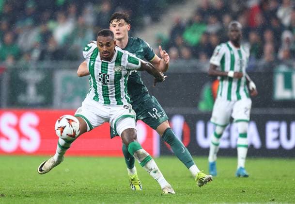 Raul Gustavo of Ferencvaros shields the ball from Will Lankshear of Tottenham Hotspur Ferencvaros v Tottenham Hotspur, UEFA Europa League, Group Stage, Football, Groupama Arena, Budapest, Hungary, 03 Oct 2024 EDITORIAL USE ONLY No use with unauthorised audio, video, data, fixture lists, club league logos or live services. Online in-match use limited to 120 images, no video emulation. No use in betting, games or single club league player publications.  Copyright: xMichaelxZemanek Shutterstockx 14750796u