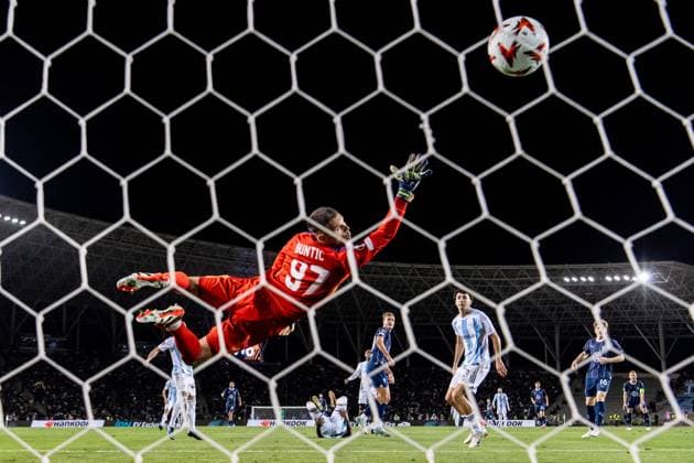 241003 Erik Botheim of Malmö FF scores the 1 1 goal against goalkeeper Fabijan Buntic of Qarabag during the UEFA Europa League football match between Qarabag and Malmö FF on October 3, 2024 in Baku Photo Petter Arvidson BILDBYRAN kod PA PA0893 fotboll football soccer fotball uefa europa league qarabag malmö ff bbeng  Copyright: PETTERxARVIDSON BB241003PA110
