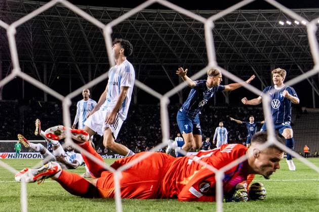 241003 Erik Botheim of Malmö FF celebrate with Oliver Berg after scoring the 1 1 goal against goalkeeper Fabijan Buntic of Qarabag during the UEFA Europa League football match between Qarabag and Malmö FF on October 3, 2024 in Baku Photo Petter Arvidson BILDBYRAN kod PA PA0893 fotboll football soccer fotball uefa europa league qarabag malmö ff bbeng jubel depp  Copyright: PETTERxARVIDSON BB241003PA112