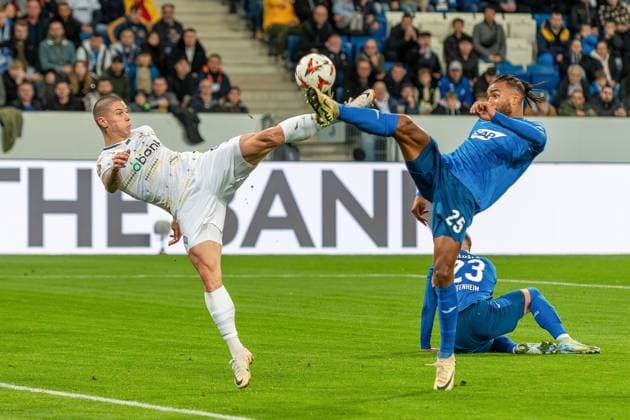 Denys Popov Dynamo Kiev 4 , 1899 Hoffenheim, 25 , duel, GER, TSG 1899 Hoffenheim vs Dynamo Kiev, Football, UEFA Europa League, Matchday 2, 2024 2025 season, 03 10 2024 GER, TSG 1899 Hoffenheim vs Dynamo Kiev, Football, UEFA Europa League, Matchday 2, 2024 2025 season, 03 10 2024 Sinsheim Copyright: xEibner-Pressefoto FlorianxSchustx EP_FSU