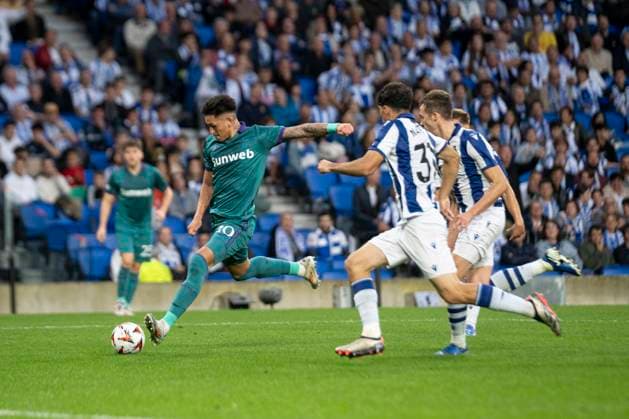 2024 25 UEFA Europa League Luis Vazquez of RSC Anderlecht shoots and scores during the Europa League 2024 25 League Phase match between Real Sociedad and RSC Anderlecht at Reale Arena. Donostia - San Sebastian (Basque Country). October 3, 2024. (Gari Garaialde Bostok Photo) San Sebastian Gipuzkoa Spain Editorial Use Only  Copyright: xGarikoitzxGaraialdex xBostokxPhotox Bostok Photo GarixGaraialdex GG2410030108