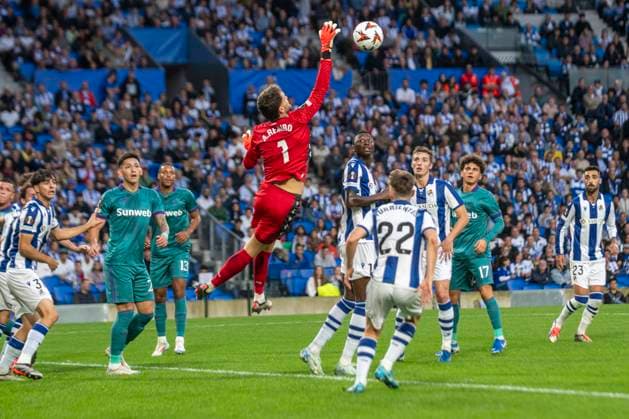 2024 25 UEFA Europa League Alex Remiro of Real Sociedad in action during the Europa League 2024 25 League Phase match between Real Sociedad and RSC Anderlecht at Reale Arena. Donostia - San Sebastian (Basque Country). October 3, 2024. (Gari Garaialde Bostok Photo) San Sebastian Gipuzkoa Spain Editorial Use Only  Copyright: xGarikoitzxGaraialdex xBostokxPhotox Bostok Photo GarixGaraialdex GG2410030069